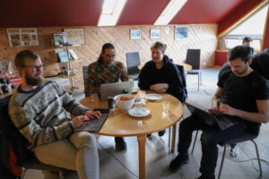 Norbits-gjengen godt i gang med å hacke ei nettside sønder og sammen