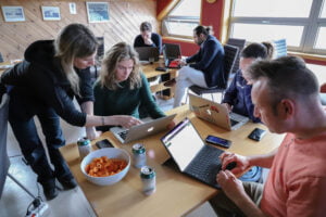 Charlotte prøver seg på gode gamle NATAS